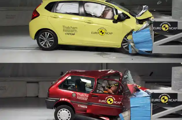 Foto - VIDEO: Adu Tabrakan Mobil Baru VS Mobil Tua