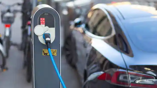 Foto - Sebaiknya Hindari Menggunakan Fast Charging Terlalu Sering, Ini Sebabnya