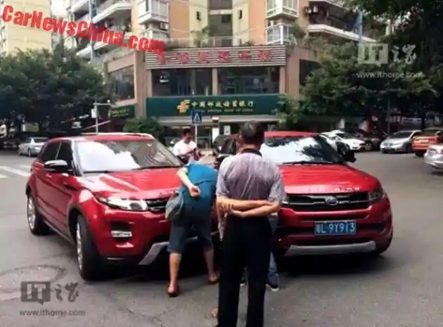 Foto - Range Rover Evoque Ditabrak Jiplakannya di Cina