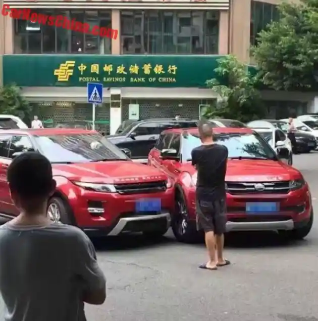 Foto - Range Rover Evoque Ditabrak Jiplakannya di Cina