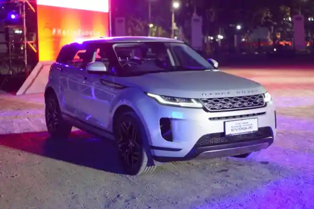 Foto - Mencoba Beragam Fitur Unggulan New Range Rover Evoque Melibas Rintangan Berat