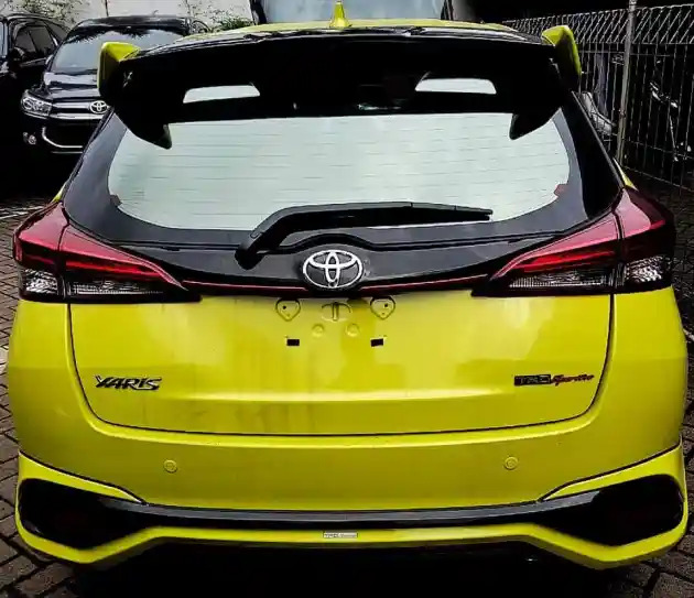 Foto - SPY SHOT: Wujud Utuh Yaris Generasi Terbaru di Indonesia (12 Foto)