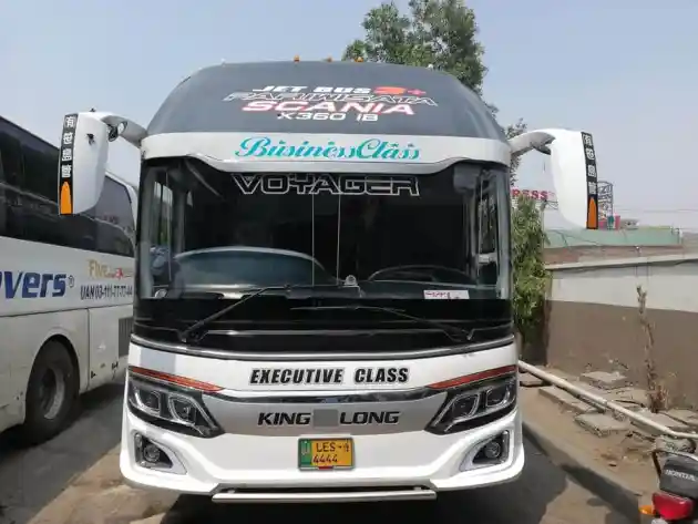 Foto - Bus Pariwisata Syifa Putra Punya 'Kembaran' di Pakistan