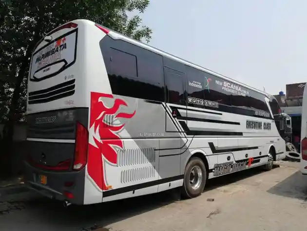 Foto - Bus Pariwisata Syifa Putra Punya 'Kembaran' di Pakistan