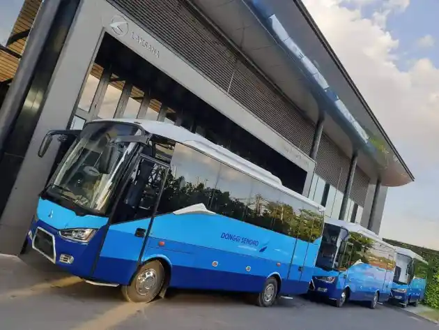 Foto - Karoseri Laksana Kembali Hadirkan Bus Medium Kaca Tunggal