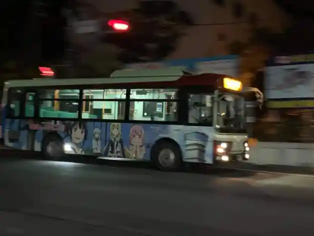 Foto - Tengok Uniknya Bus Dengan Livery Anime Di Jepang