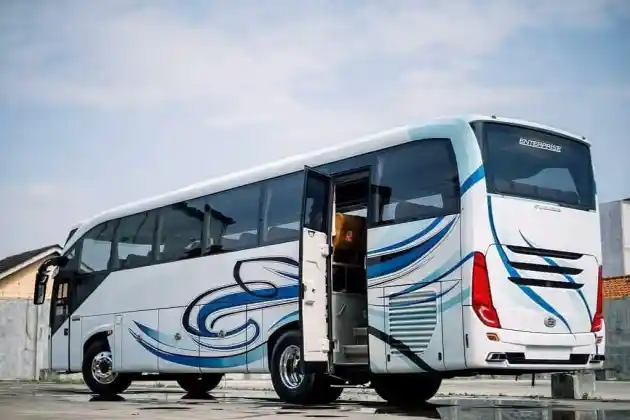 Foto - Karoseri Stadabus Hadir Di Bandung, Buat Gebrakan Desain