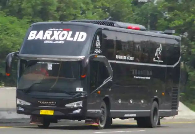 Foto - Karoseri Tentrem Rilis Dua Bus Mewah Avante, Serupa Tapi Beda Kelas