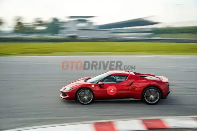 Foto - First Drive: Ferrari 296 GTB