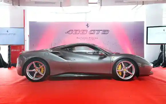 Foto - Ferrari Indonesia Tak Terpengaruh Hadirnya Koenigsegg dan Bugatti