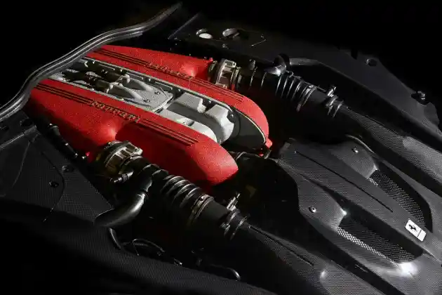 Foto - Ferrari Ciptakan F12 Lebih Sangar