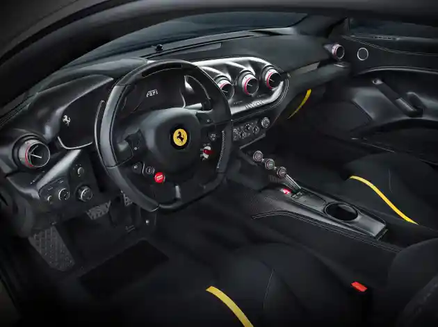 Foto - Ferrari Ciptakan F12 Lebih Sangar