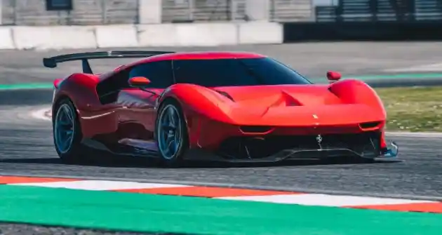 Foto - Ferrari Bangun Mobil Siap Balap Untuk Seorang Konsumen