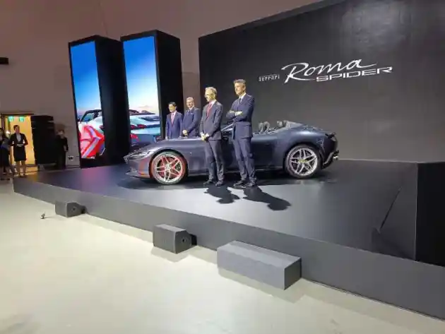 Foto - Ferrari Roma Spider Resmi Meluncur di Korea Selatan