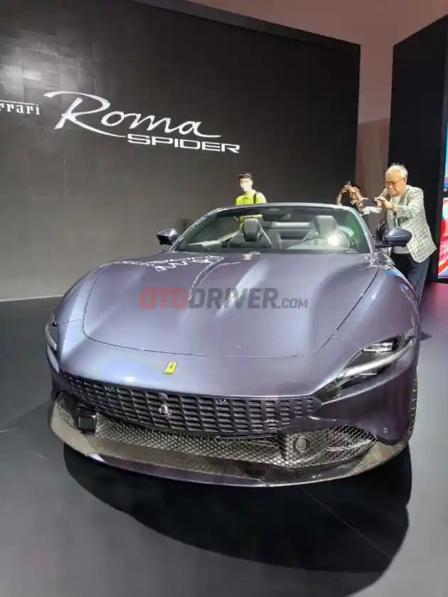 Foto - Ferrari Roma Spider Resmi Meluncur di Korea Selatan