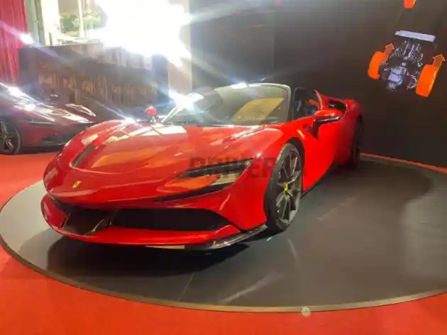 Foto - Inilah Dua Ferrari Baru Yang Hadir di Tanah Air, Salah Satunya Plug In Hybrid