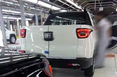 Foto - Fiat Toro Sudah Diproduksi, Berbasis Jeep Renegade