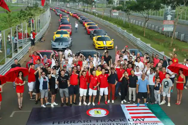 Foto - Puluhan Ferrari Banjiri Sirkuit Jalan Raya BSD