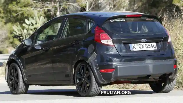 Foto - SpyShot : Ford Fiesta Terbaru Terlihat Sedang Dalam Pengetesan