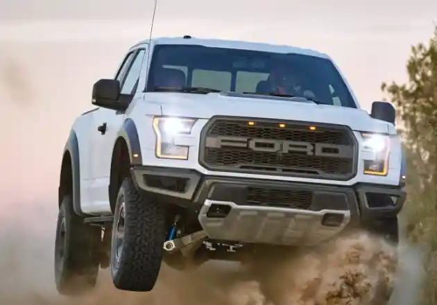 Foto - Ford Raptor: Performa Tinggi Sebuah Off-Road Truck