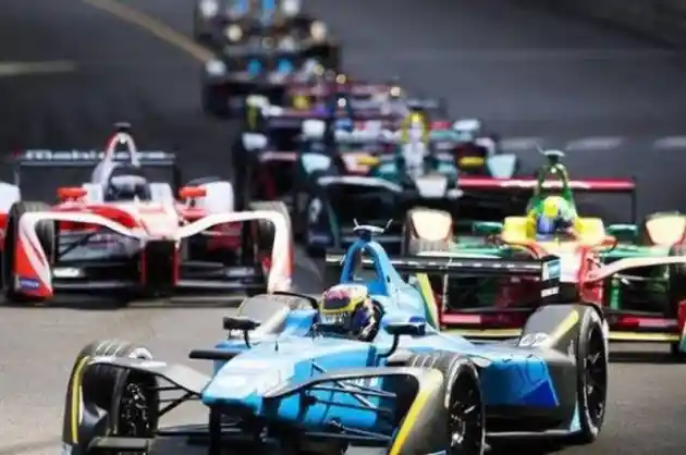 Foto - Formula E Jakarta Resmi Ditunda