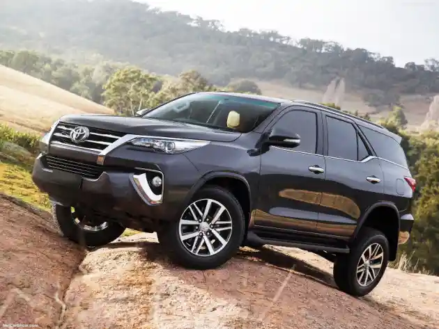 Foto - Toyota Fortuner, Penguasa Segmen SUV Diesel Yang Mulai Kiprah Dengan Mesin Bensin