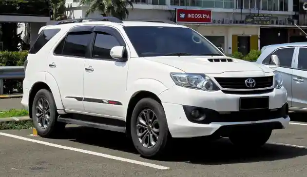 Foto - Toyota Fortuner, Penguasa Segmen SUV Diesel Yang Mulai Kiprah Dengan Mesin Bensin