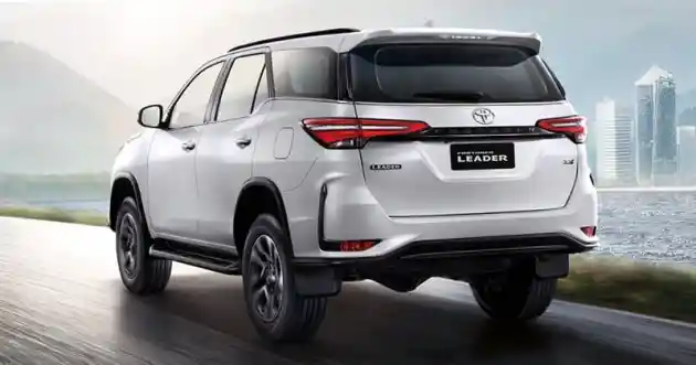 Foto - Toyota Fortuner Leader, Varian Paling Rendah Di Luncurkan Di Negeri Gajah Putih