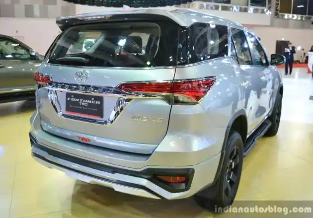 Foto - Begini Tampilan Toyota Fortuner TRD 4.000 CC V6 di Oman