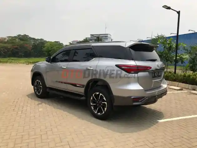 Foto - Toyota Fortuner VRZ Tipe Tertinggi Dihargai Rp 700 Jutaan, Tapi Bisa Diangsur Mulai Rp 13 Juta