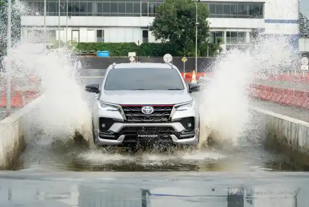 Foto - Toyota Fortuner Facelift Resmi Meluncur, Termahal Tembus RP 704,5 Juta