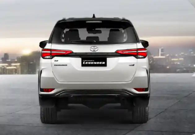 Foto - Toyota Fortuner Facelift Thailand Tembus RP 830 Juta!