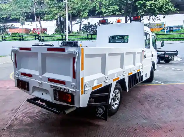 Foto - Mitsubishi Fuso Double Cabin Asli Bogor Tawarkan Fungsionalitas Ekstra