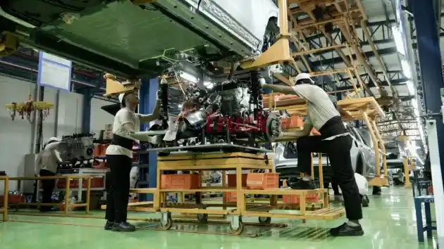 Foto - Geely Cetak Tiga Model Sekaligus Di Purwakarta, Apa Saja?