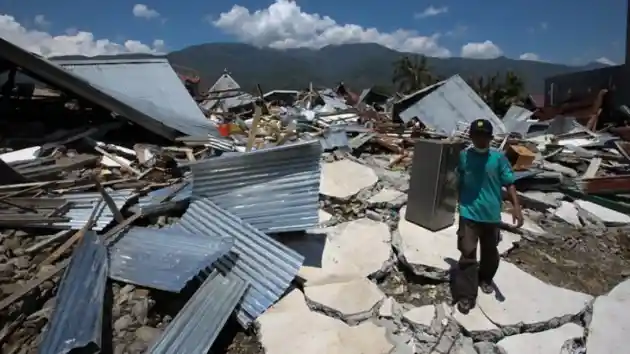 Foto - BMW Kucurkan Donasi Untuk Tsunami di Palu Setara Dengan Harga Sebuah Seri-3 Terbaru