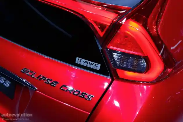 Foto - Mitsubishi Eclipse Cross Hadir Di Geneva Motor Show 2017, Ini Speknya