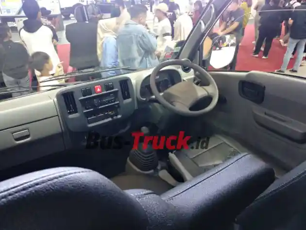 Foto - Isuzu Traga, ‘Pewaris’ Panther Sebagai People Mover