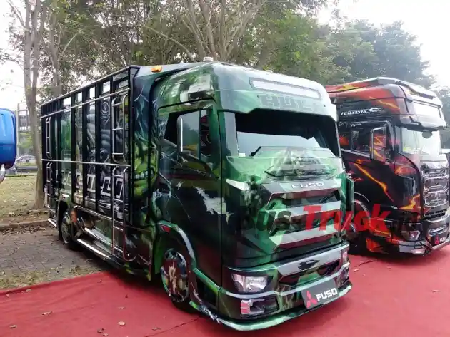 Foto - GIIAS 2024: Komunitas Canter Bawa Truk 1 Miliaran