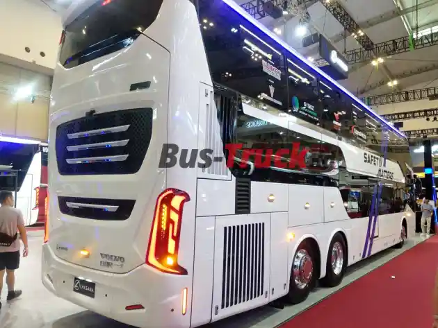 Foto - Bus Double Decker Dan Sleeper Kini Makin Sempit?