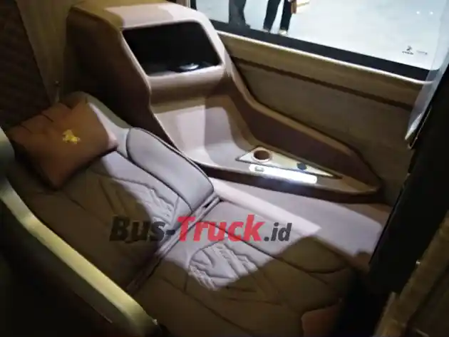 Foto - Bus Double Decker Dan Sleeper Kini Makin Sempit?