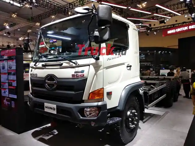 Foto - GIIAS 2024: Hino Rilis Sekolah Mengemudi