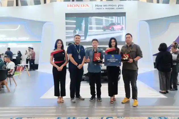 Foto - Komunitas Mobil Ramaikan Hari Terakhir GIIAS Semarang 2024