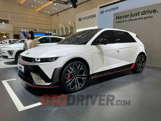 Foto - Deretan Mobil Baru Yang Meluncur Di GIIAS Surabaya 2024