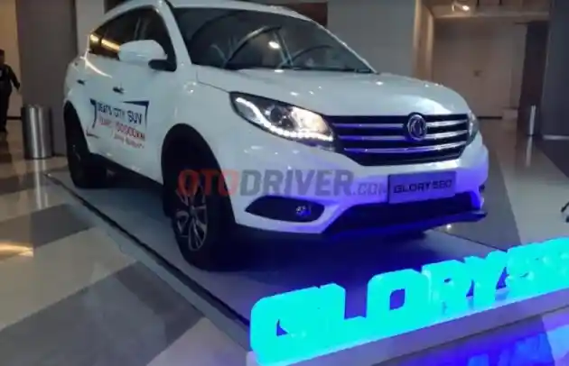 Foto - SUV Merek Cina Sibuk Saingan Fitur Voice Command