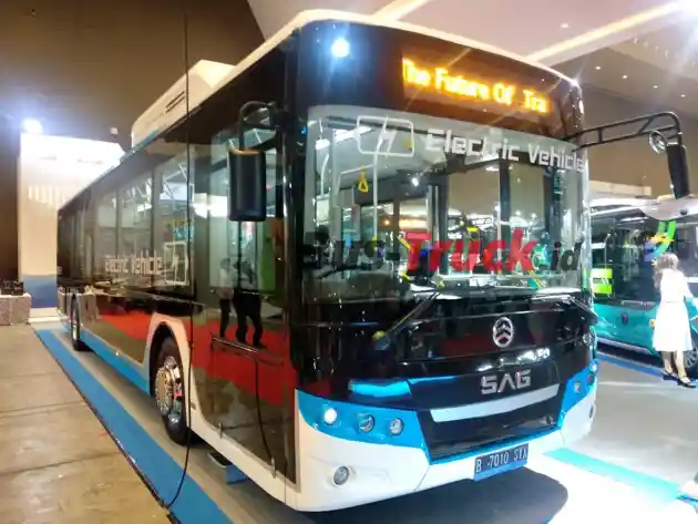 Foto - Bus Merek Cina Laku 241,7 Ribu Unit Semester Satu 2024