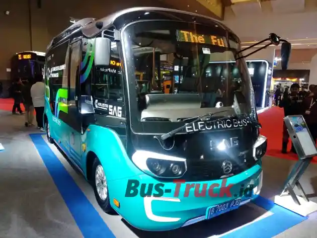 Foto - Bus Merek Cina Laku 241,7 Ribu Unit Semester Satu 2024