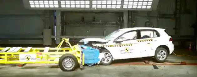 Foto - VIDEO: Crash Test Volkswagen Golf (Euro NCAP)