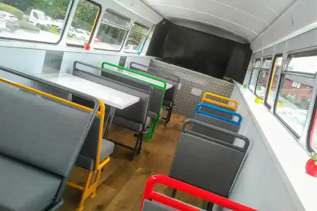 Foto - Genap 25 Tahun, Google Pernah Sulap Bus Tingkat Jadi Pusat Pelatihan Digital