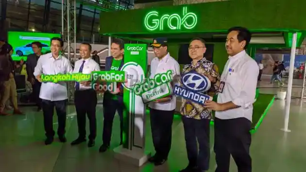 Foto - Layanan Taksi Listrik Grab Resmi Beroperasi