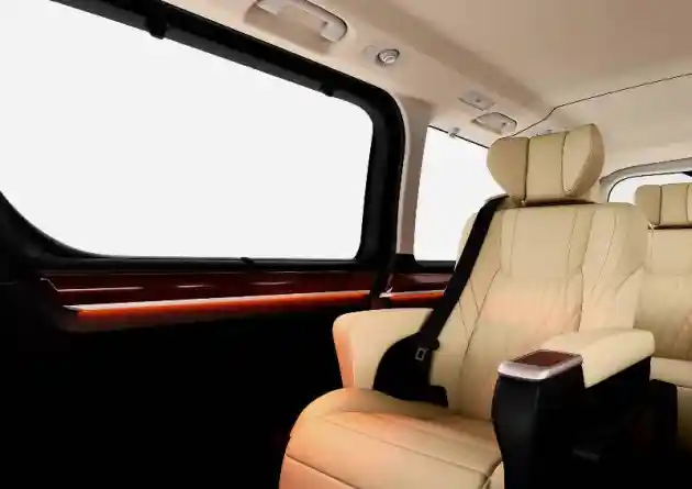 Foto - Bukan Alphard, Ini Adalah MPV Mewah Dari Platform HiAce